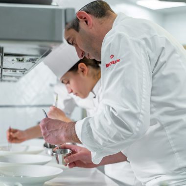 Les étoiles Michelin 2025 s’alignent pour les chefs et diplômés de l’Institut Lyfe