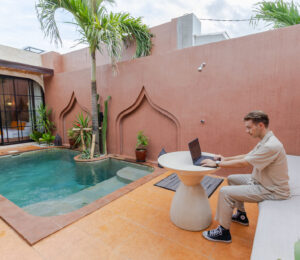 2tudiant en stage à Bali lors de sa 4ème année de Bachelor Management de l'Hôtellerie à L'Institut Lyfe en Property Management