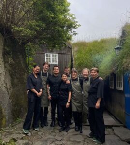 étudiante en Arts culinaires a l'Institut Lyfe en stage aux îles féroé dans le restaurant gastronomique Raest